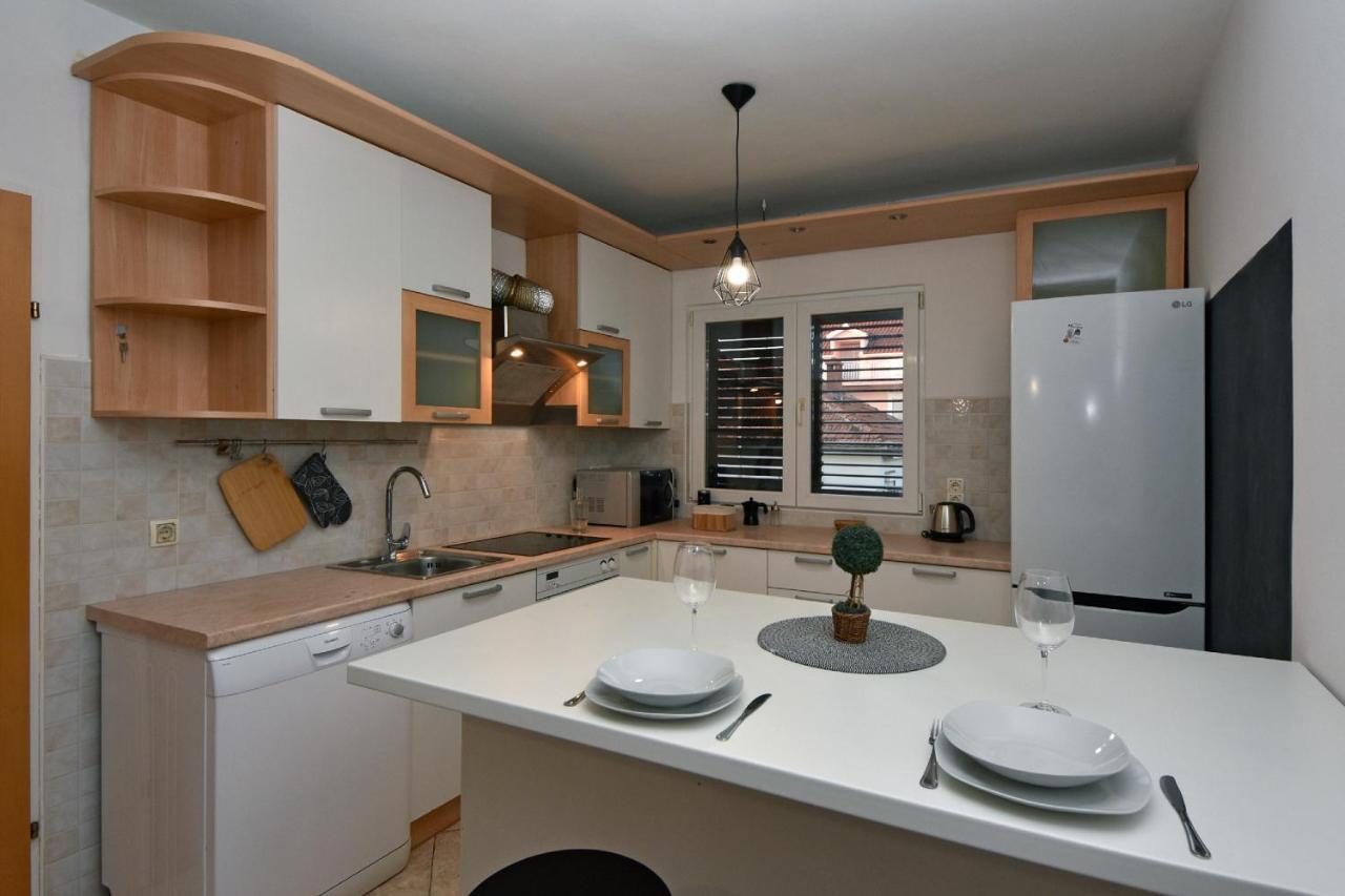 Family Apartment Sara 扎达尔 外观 照片