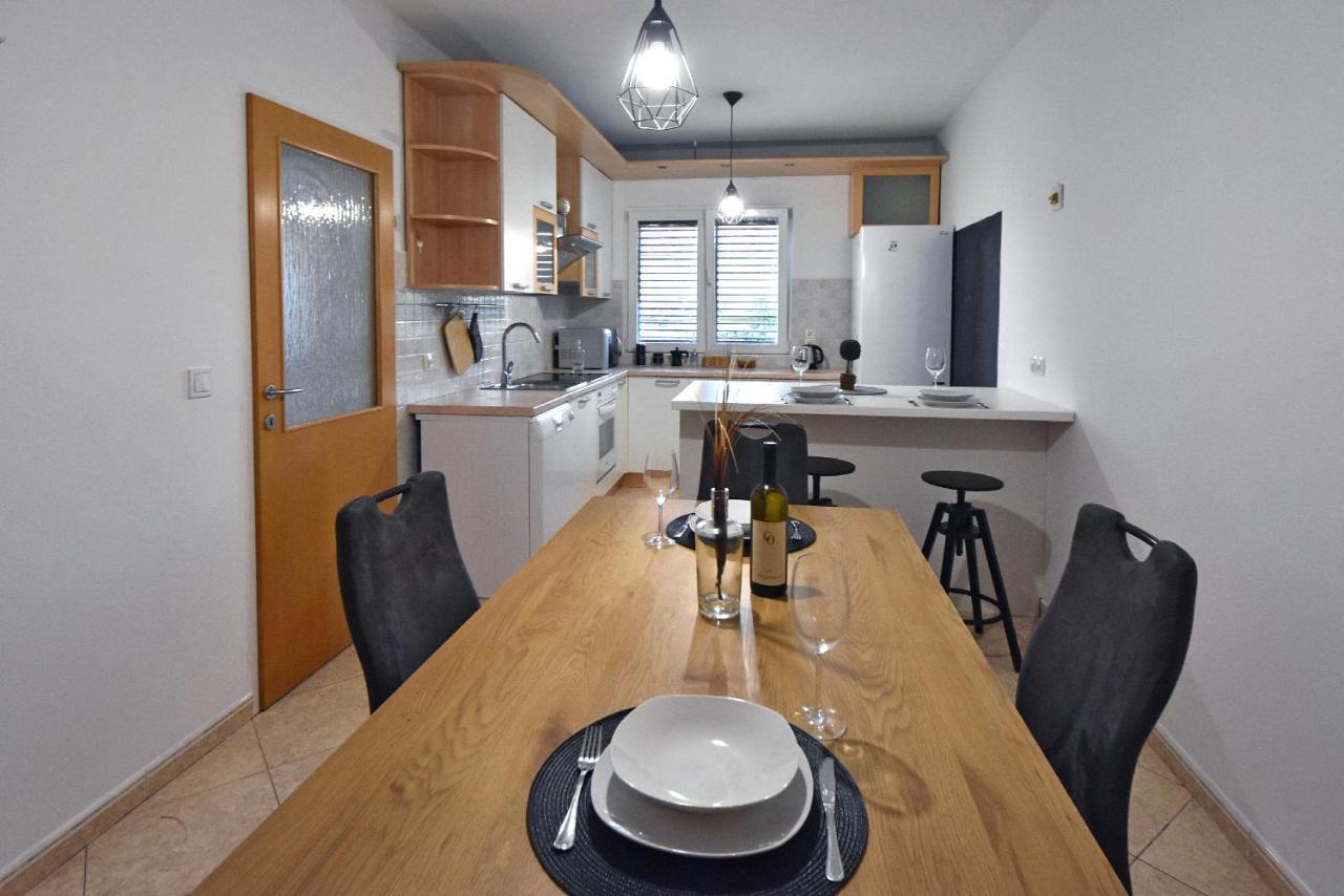 Family Apartment Sara 扎达尔 外观 照片
