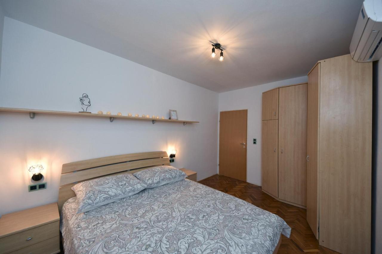 Family Apartment Sara 扎达尔 外观 照片